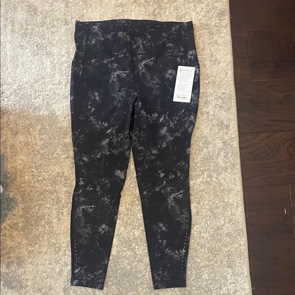 NWT Lululemon Leggings Swift Speed HR tight 28”, Size 16